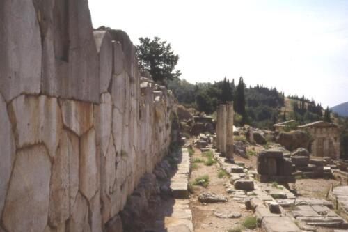 Muraglia presso l Oracolo di Apollo